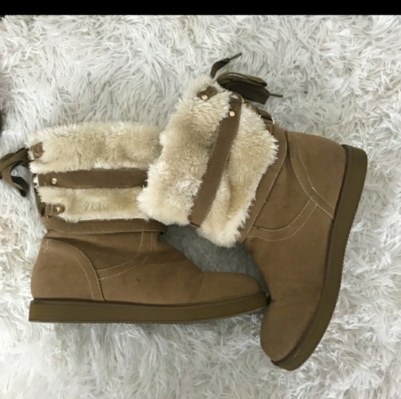 Furry suede Guess boots - Picture 4 of 8